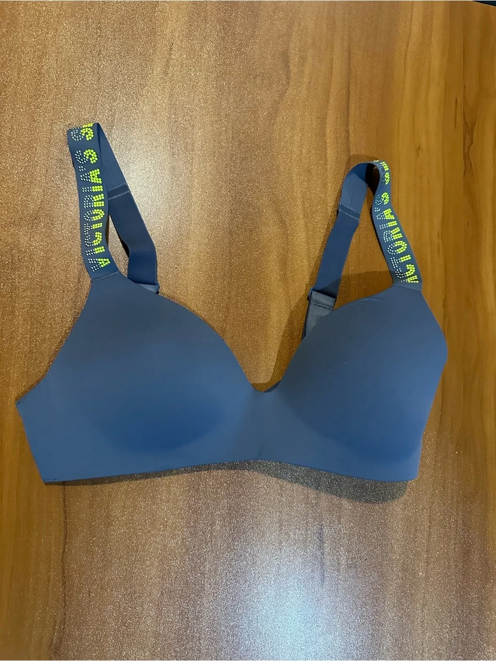 Victoria’s Secret Wireless T-Shirt Bra 34D‎ Gray Logo Strap Lightly Lined
